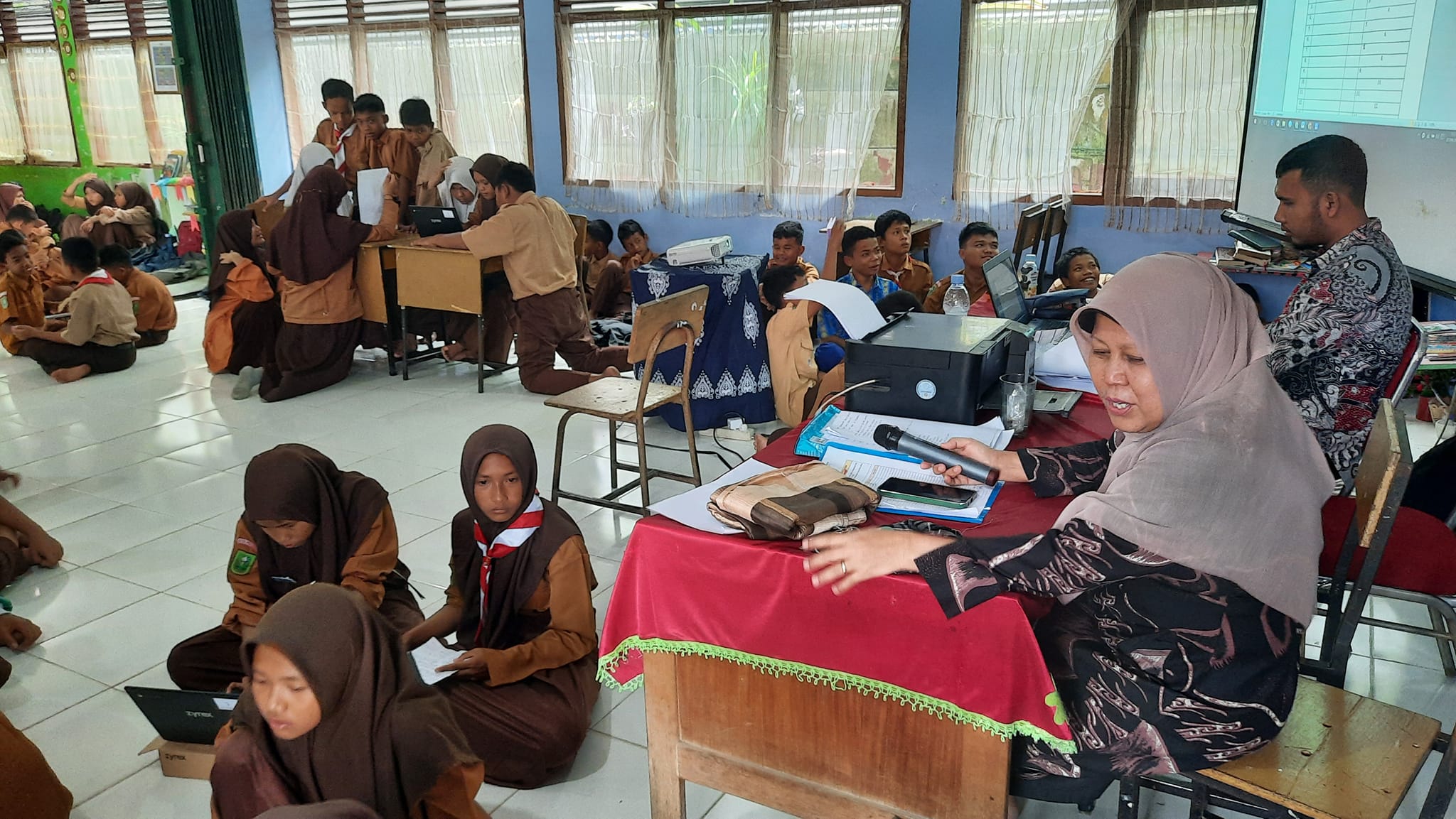 Aksi siswa kelas 7 SMPN 27 Pekanbaru hari ke 4 P.5 Suara Demokrasi