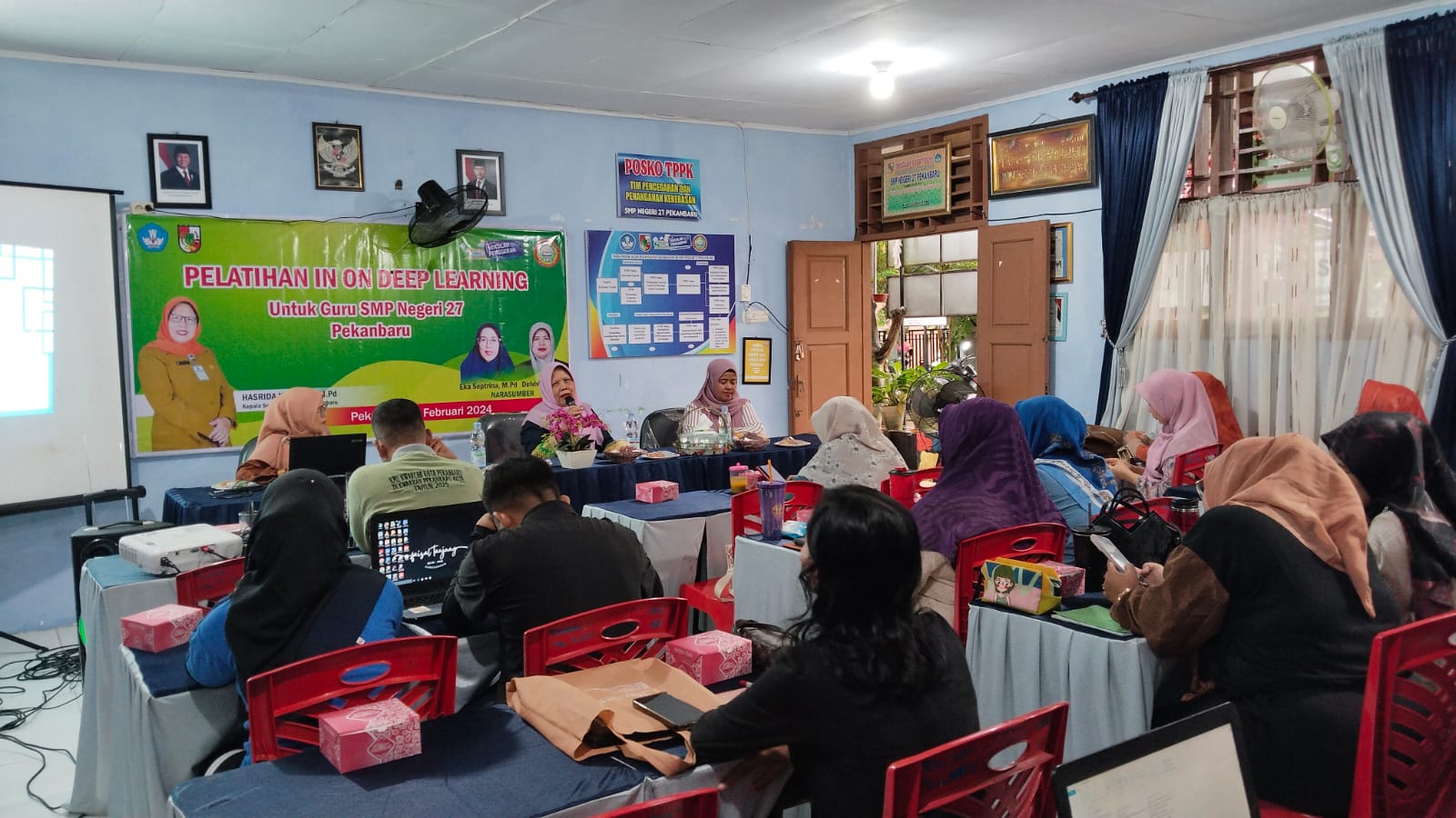 SMP Negeri 27 Pekanbaru Selanggarakan Pelatihan In-On Deep Learning untuk Guru
